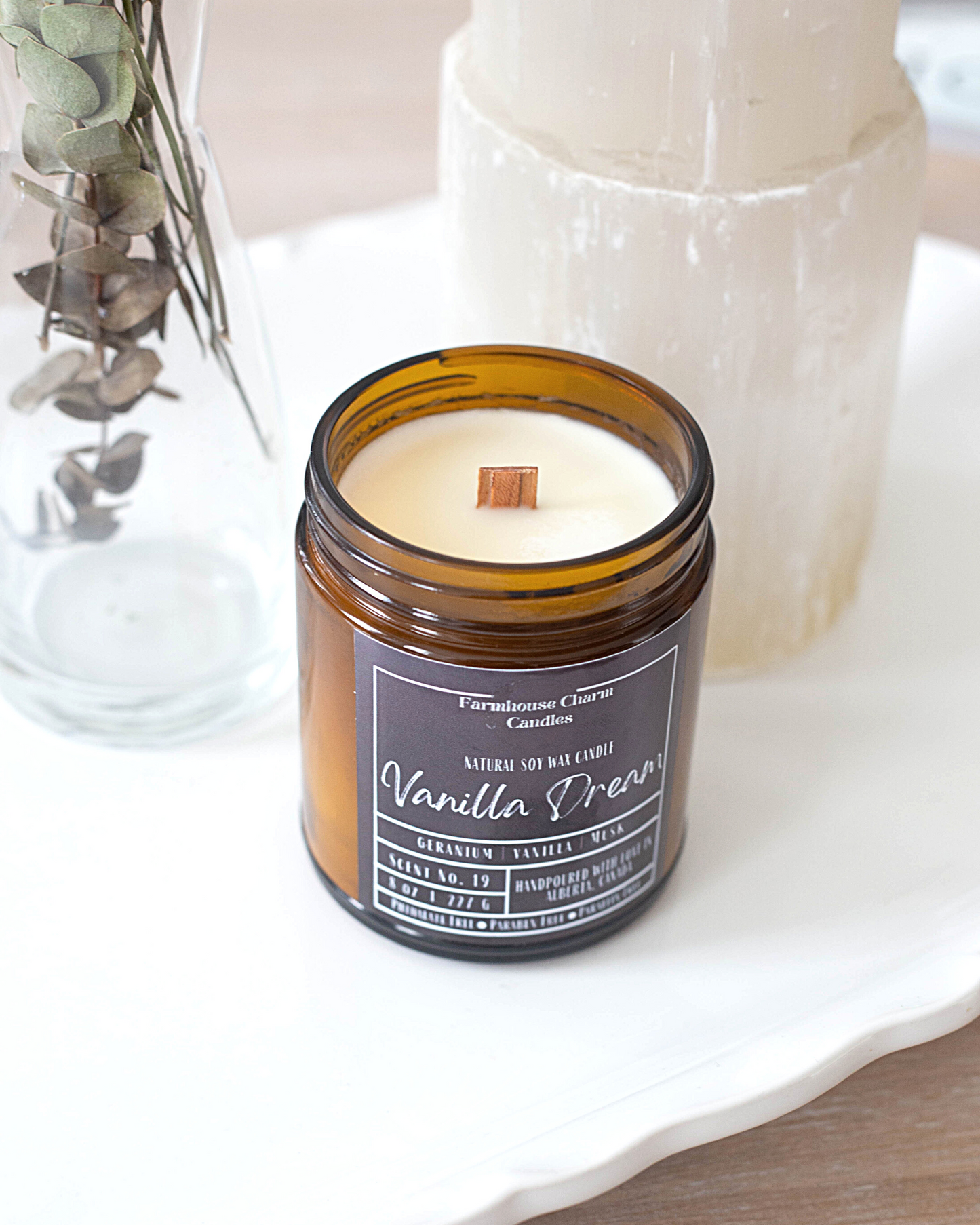 Experience the luxurious aroma of Vanilla Dream- Farmhouse Charm Soy Candle. Step up your candle game with this unique vanilla fragrance that will not disappoint. Indulge in a dreamy and lavish scent that awakens your senses with a blend of toasted vanilla, sweet geranium florals, and a touch of musk. size: 8 oz (227 g) The candle is hand poured with love in Alberta, Canada. It has an approximate burn time of 50 hours.