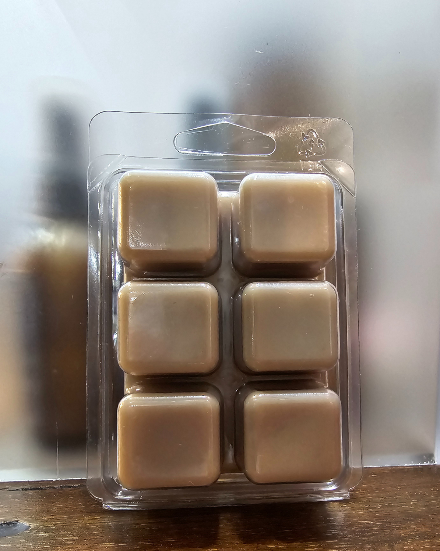 Get ready to ignite your senses with the smooth and irresistible Gentleman Soy Wax Melts. With the powerful blend of dark oak, bergamot, and a dash of bourbon, this scent embodies the essence of a true gentleman.