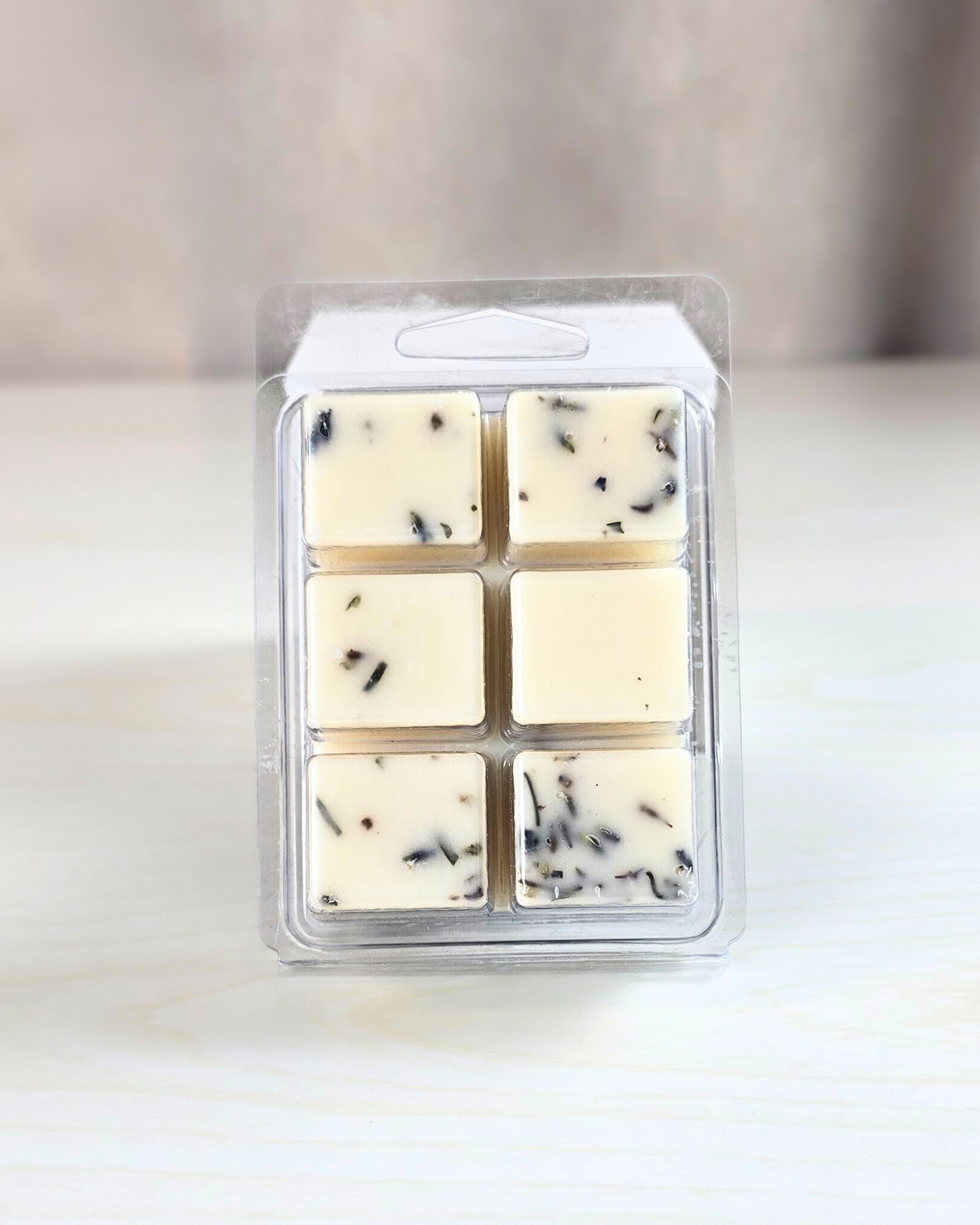 Drift into a relaxing blend of fresh lavender, creamy sandalwood, and a whisper of soft musk. Like a peaceful stroll through endless purple fields — calm, cozy, and pure bliss. Infused with dried lavender buds for a soothing touch of nature in every melt. Farmhouse Charm Candles