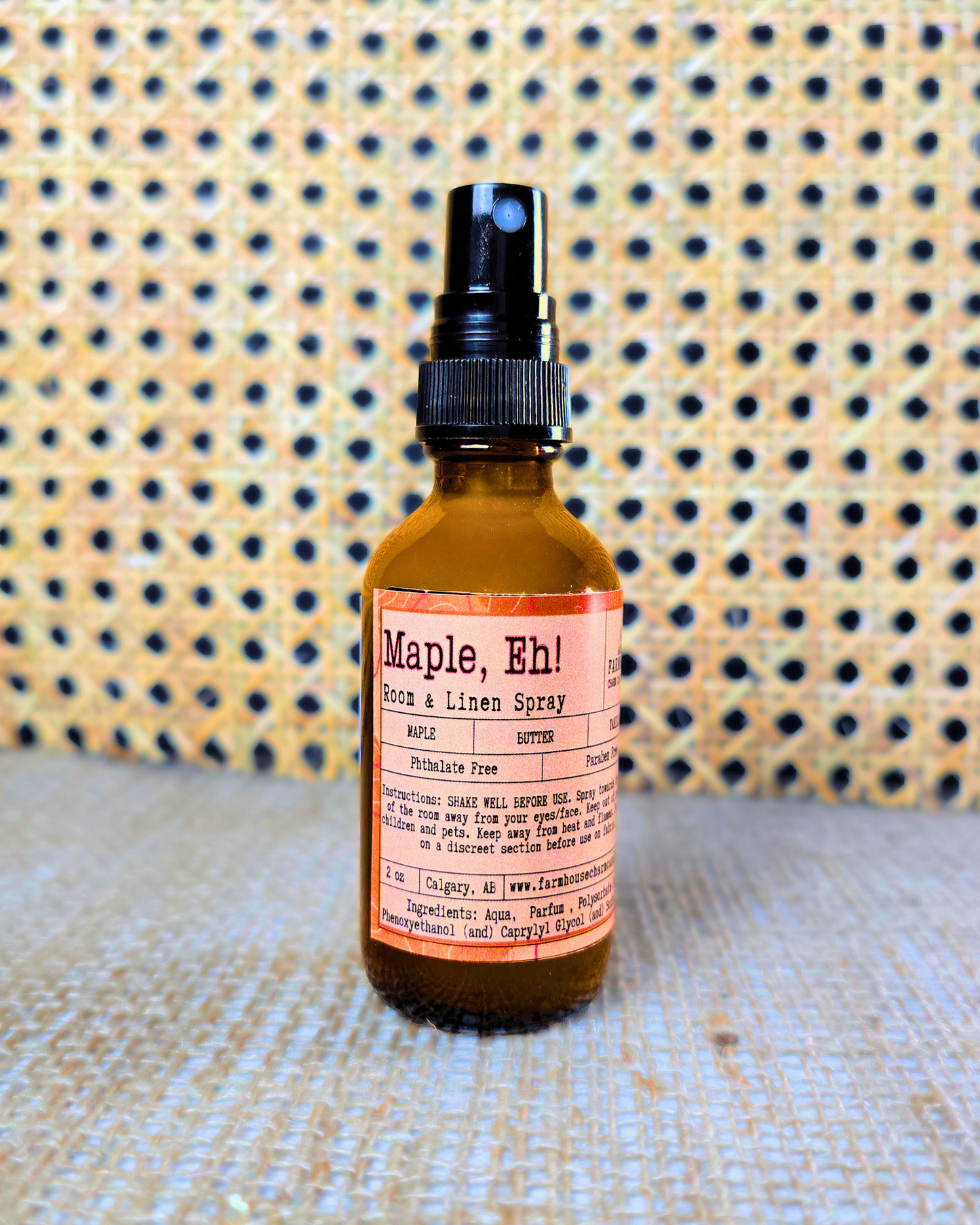 Instantly refresh your space with the warm, cozy scent of maple syrup, creamy butter, and smooth vanilla—sweet Canadian comfort in every spritz. Farmhouse Charm Candles