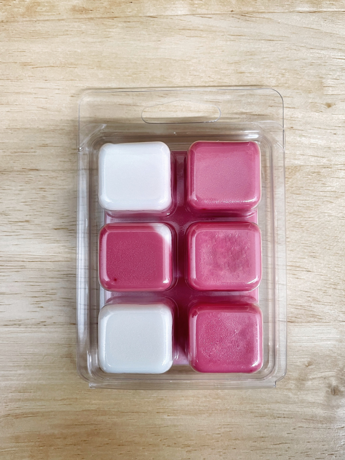 Candy Cane Soy Wax Melts is the perfect blend of nostalgic and refreshing scents. The cool peppermint and spearmint notes provide a crisp and invigorating aroma, while the sweetness of vanilla adds a touch of warmth and comfort