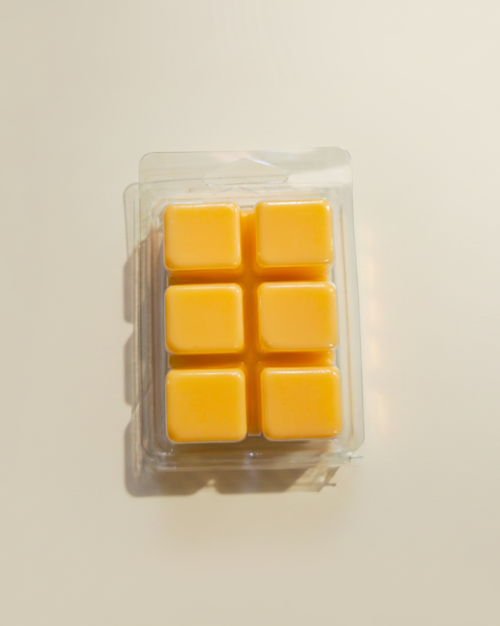 Farmhouse Charm Candles Citrus & Sunshine Wax Melts  blends zesty lemon and juicy blood orange with a soft touch of sage for a fresh, uplifting scent that feels like warm sunshine pouring through your windows. Clean, vibrant, and effortlessly refreshing — like summer at home.