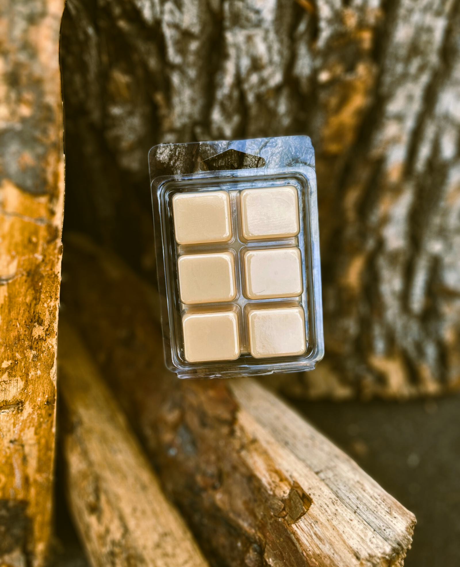 Experience the warmth and comfort of fall with our newly formulated Cozy Cabin Soy Wax Melts. Infused with rich notes of cashmere, patchouli, and sandalwood, this wax melts delivers a deep, rustic aroma that transforms any space into a cozy retreat. It’s more than just a scents – it’s an invitation to unwind and relax in the comforting embrace of farmhouse charm.