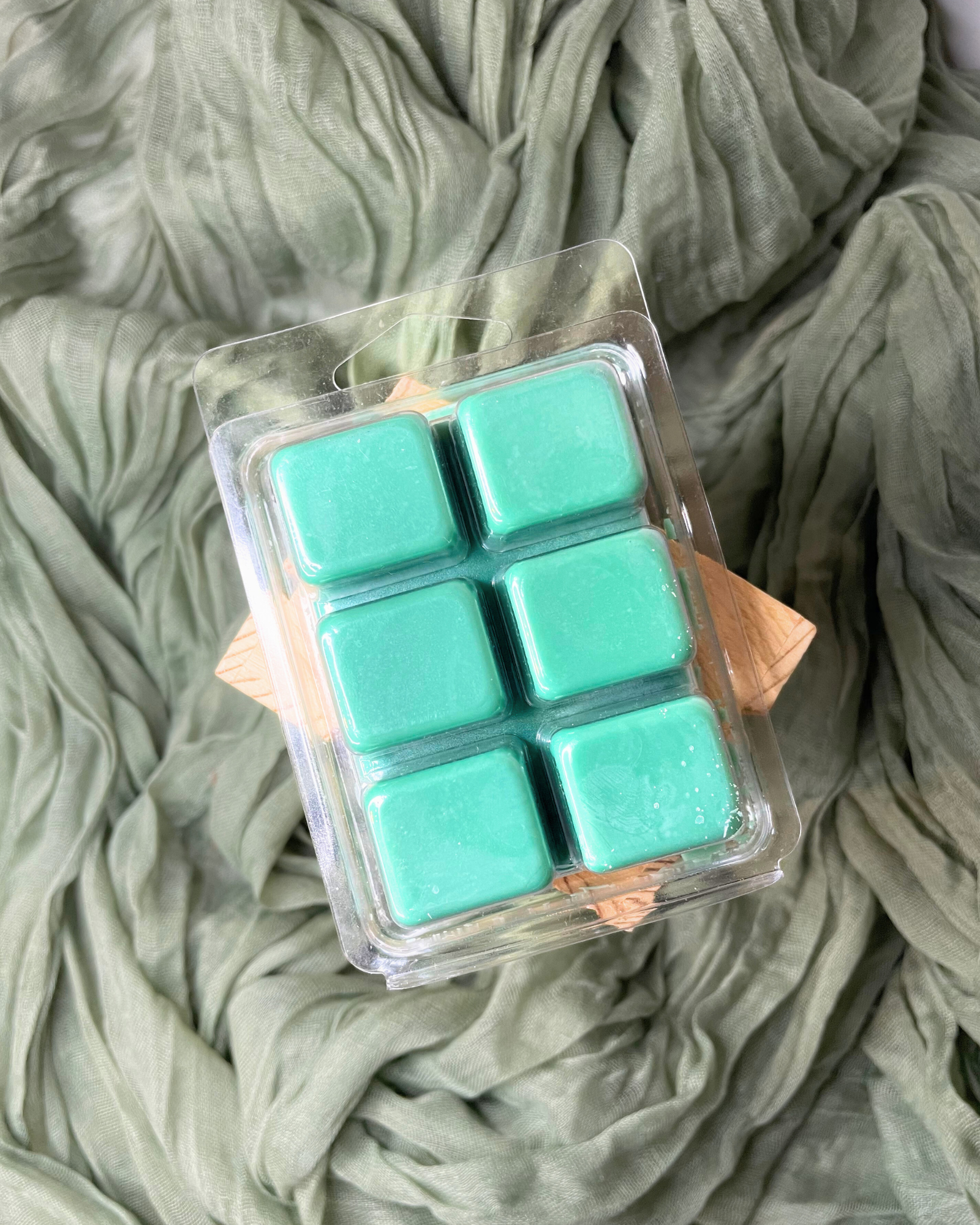 Experience the soothing and clean aroma of Eucalyptus Sage Soy Wax Melts. This unique blend of eucalyptus and woody sage creates an herbal scent that's complemented by a refreshing splash of lemon. Perfect for unwinding and clearing your mind, this wax melts is a must-have for anyone seeking relaxation. Let the soothing aroma of eucalyptus and sage transport you to a place of inner peace and tranquility. www.farmhousecharmcandles.com