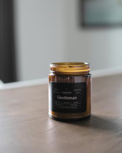 Meet Gentleman—a scent that’s as smooth as a well-aged bourbon and as refined as a tailored suit. Notes of rich dark oak, zesty bergamot, and a warm bourbon finish create an irresistibly dapper aroma that feels like a cozy fireside chat in your favorite leather chair.
www.farmhousecharmcandles.com