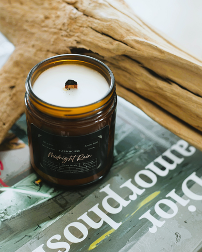 Experience nature’s clean slate with dewy grass, soft florals, and that unmistakable, soothing petrichor—the scent of rain on warm earth. Crisp. Grounding. Refreshing.