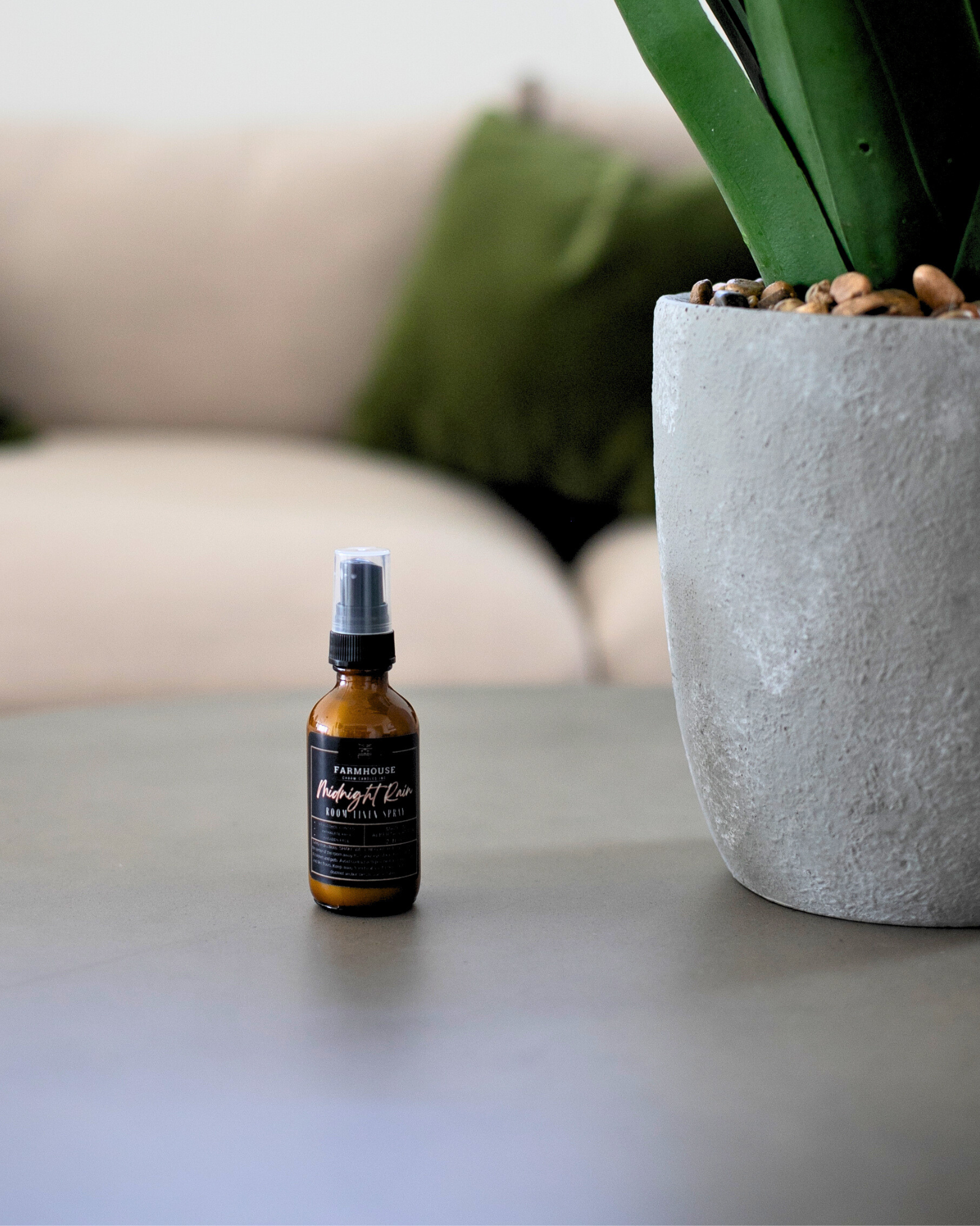 Experience nature’s clean slate with dewy grass, soft florals, and that unmistakable, soothing petrichor—the scent of rain on warm earth. Crisp. Grounding. Refreshing. www.farmhousecharmcandles.com