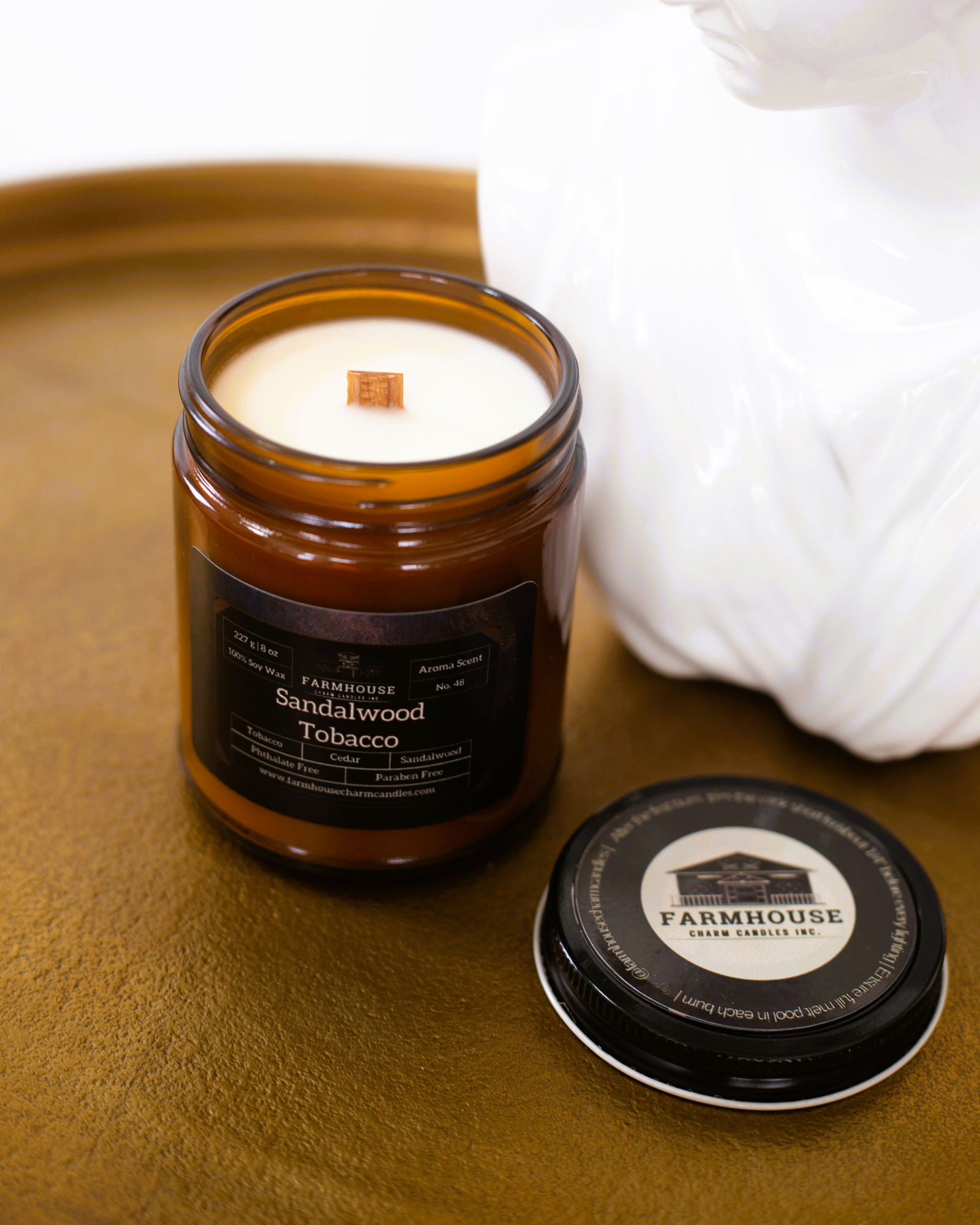 Bold, smooth, and irresistibly cozy.&nbsp; Rich notes of smoky tobacco and warm cedarwood blend perfectly with creamy sandalwood, creating a scent that's rugged yet oh-so-refined.
www.farmhousecharmcandles.com