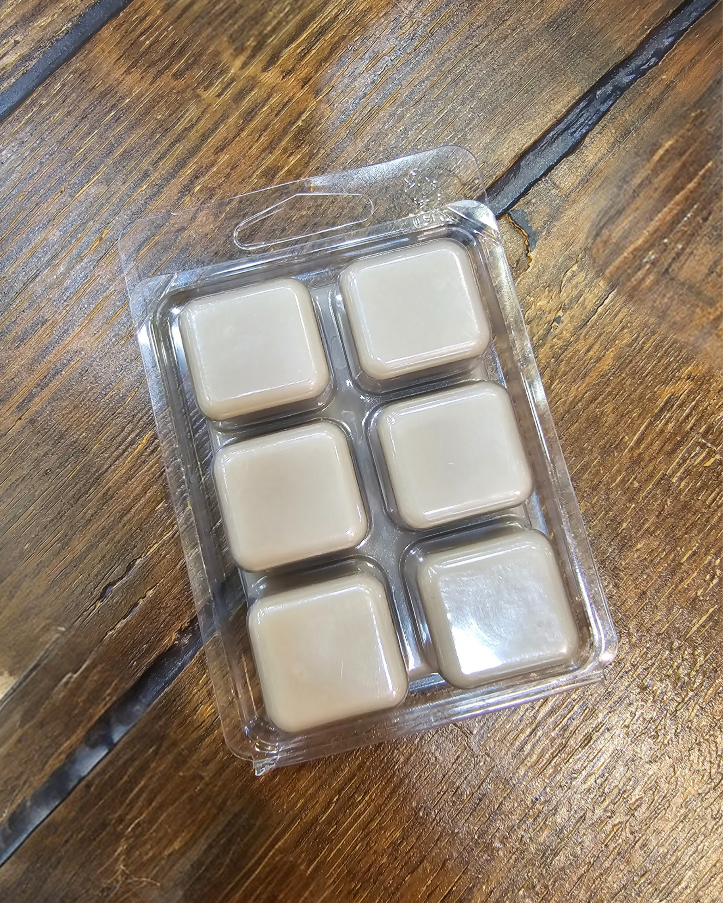 Get ready to ignite your senses with the smooth and irresistible Gentleman Soy Wax Melts. With the powerful blend of dark oak, bergamot, and a dash of bourbon, this scent embodies the essence of a true gentleman.