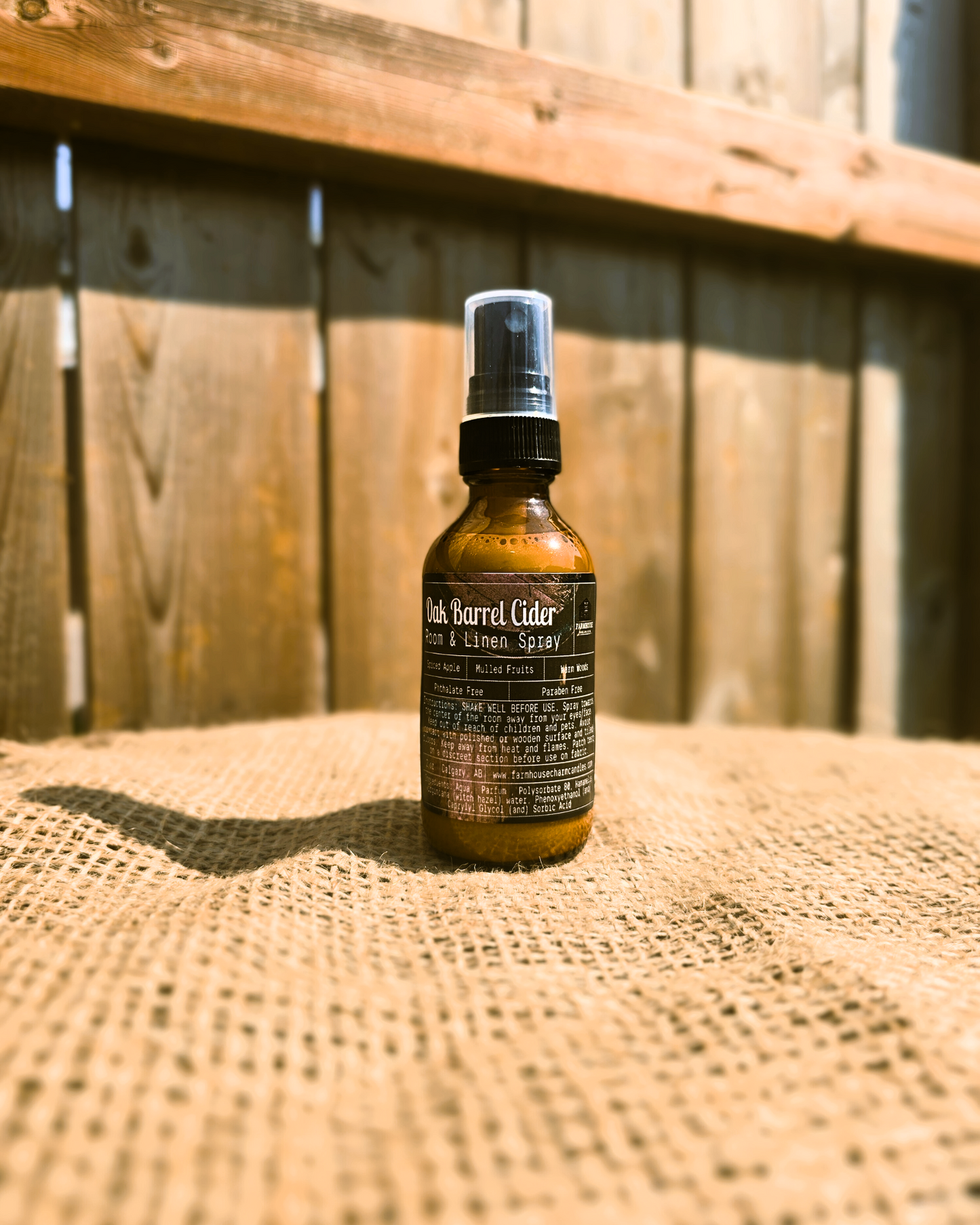As the leaves start to fall and temperatures drop, there’s nothing quite like the cozy and comforting scents of the season to make your home feel warm and inviting. The Oak Barrel Room and Linen Spray&nbsp;by Farmhouse Charm Candles captures the essence of autumn with a rich blend of classic apple cider, mulled fruit, and cinnamon, all beautifully balanced with a hint of oak. This sophisticated scent is perfect for creating a welcoming atmosphere in any room, whether you're curling up in the living room or 