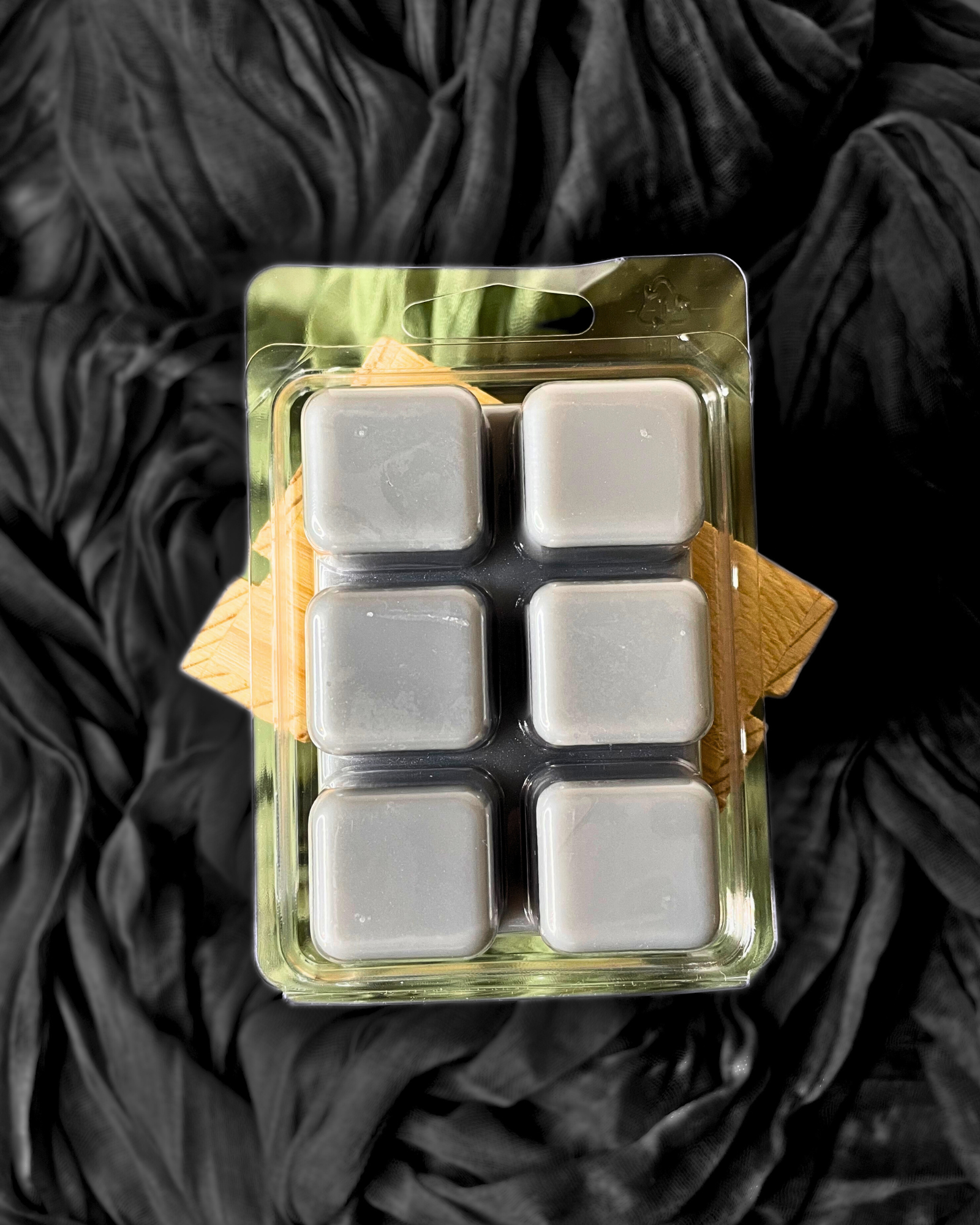 Sandalwood Tobacco Soy Wax Melts is truly a unique and captivating scent that is sure to please anyone looking for a warm and cozy aroma. The combination of tobacco leaf and cedar creates a deep, musky scent that is both luxurious and masculine. The addition of sandalwood adds a touch of sweetness to the blend, while the soft moss finish brings a subtle earthiness to the overall aroma. www.farmhousecharmcandles.com