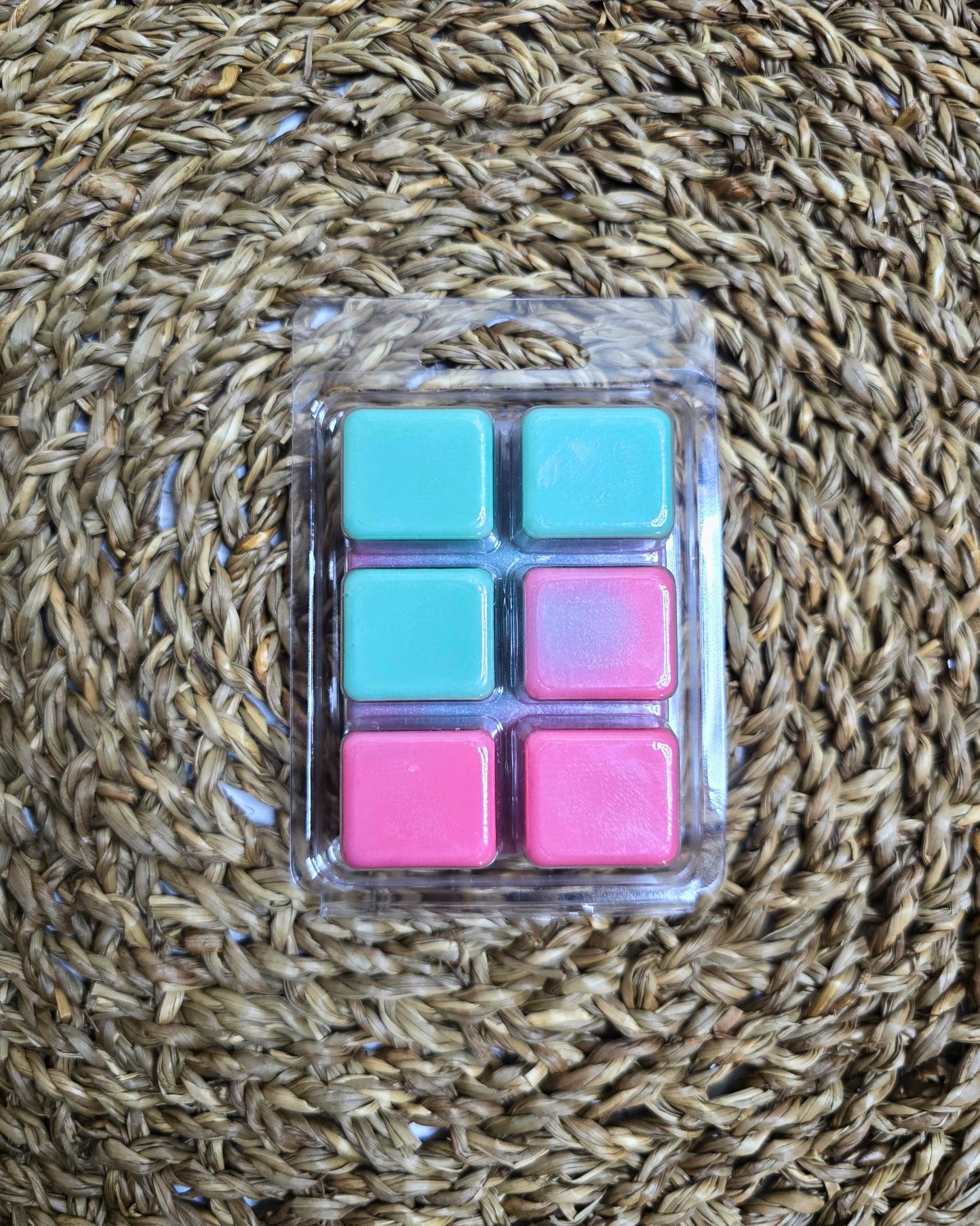 Relive the sweet memories of summer with our newest blend - Watermelon Sugar Soy Wax Melts! This delightful scent is a perfect mix of juicy watermelon, sweet raspberries, and zesty lemon, whisking you away to sunny days and cool, refreshing treats.