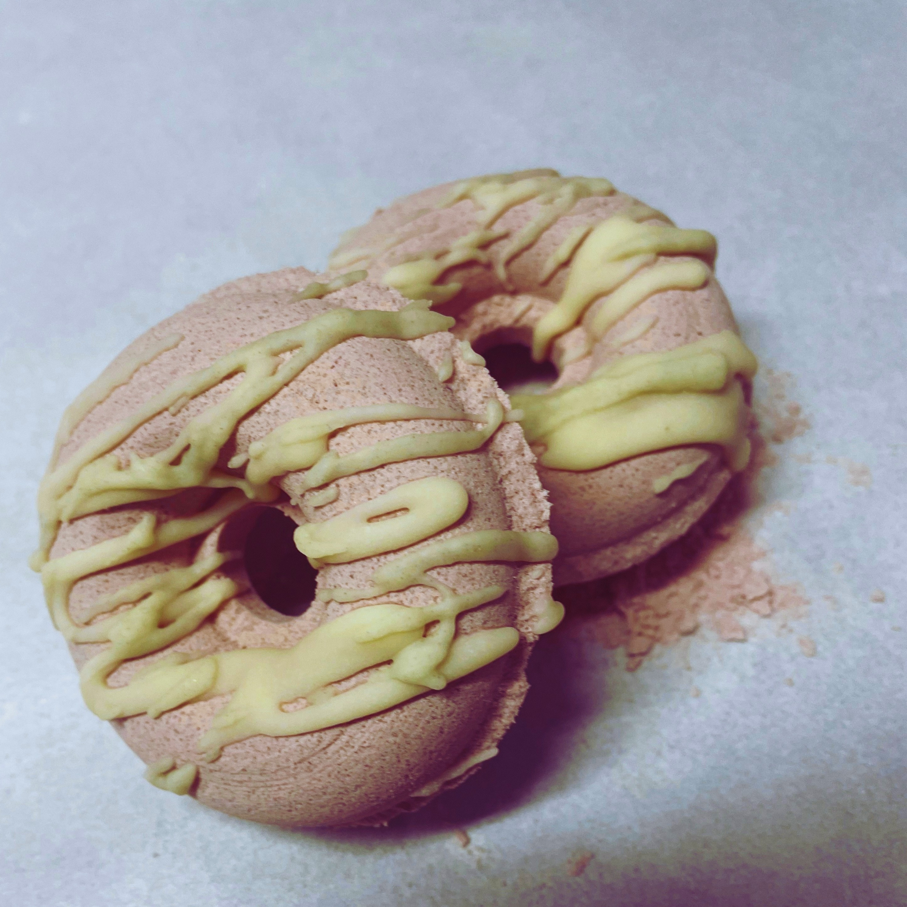 Lavender Field Donut Bath Bomb- Farmhouse Charm is made with plant-based ingredients and infused only with essential oils. This bath bomb uses Kaolin clay for color and contains moisturizing ingredients such as coconut oil, cocoa butter, and colloidal oatmeal. It does not contain any artificial colorants and fragrance. To Use: Drop or hold in bath water. Enjoy the fizzing action, wonderful aromas and nourishing oils.
